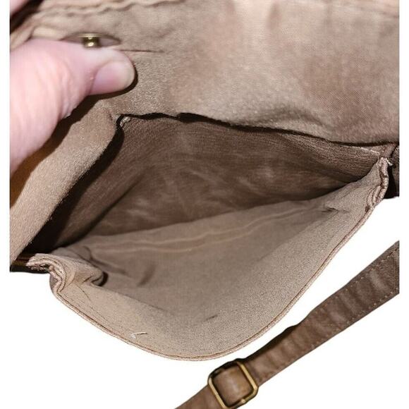 Stone & Co Tan Faux Leather Crossbody Bag With Adjustable Strap Multiple Pockets - Picture 4 of 6